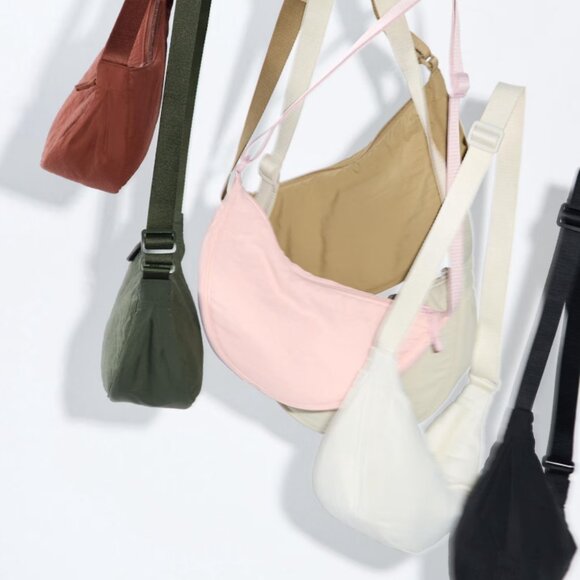 Uniqlo Black Mini Round Shoulder Bag - Picture 2 of 3